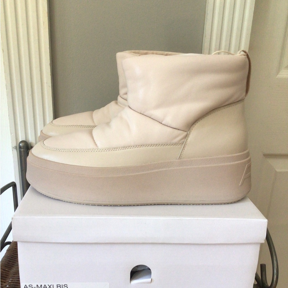 Ash Cream Ankle Booties